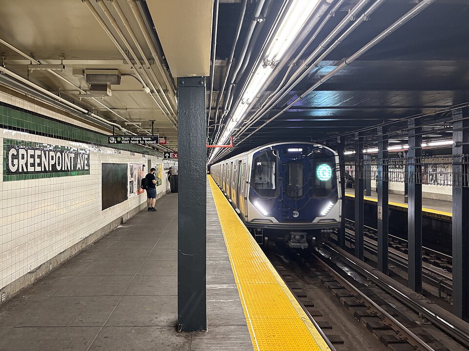 Greenpoint Avenue station