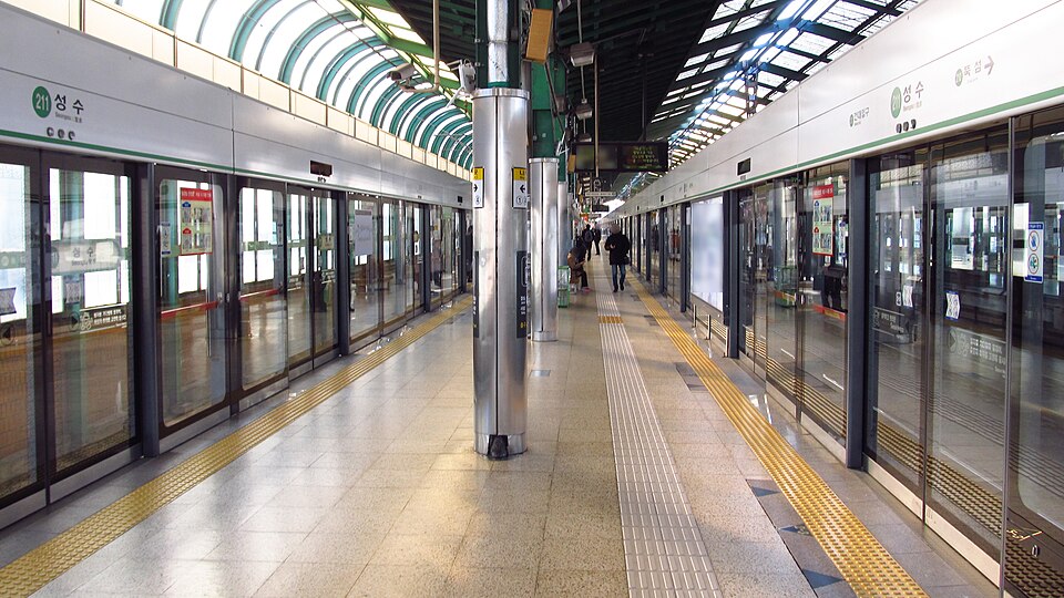 Seongsu station