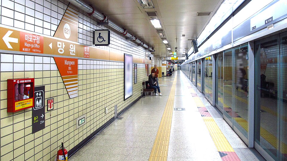 Mangwon station
