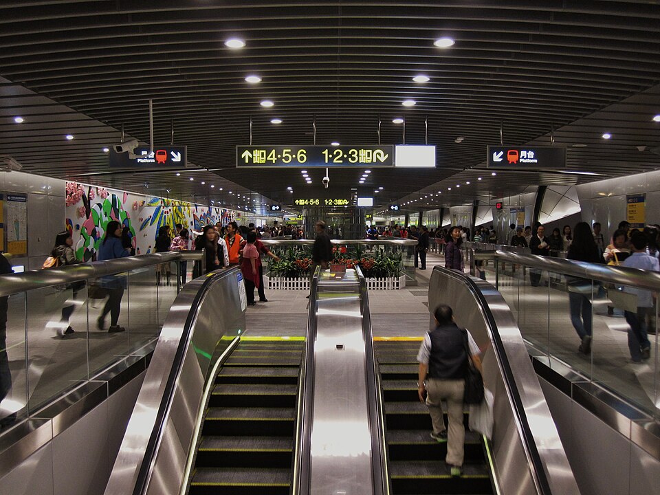 Daan Park metro station